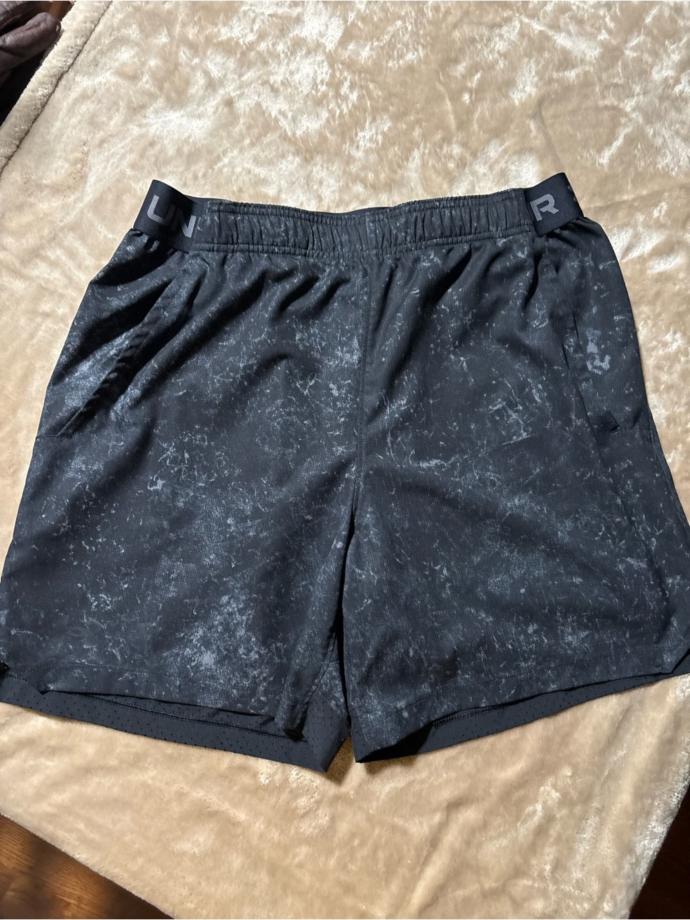 Under Armour Men's Graphic Woven Shorts- Acid Wash Print Size Large